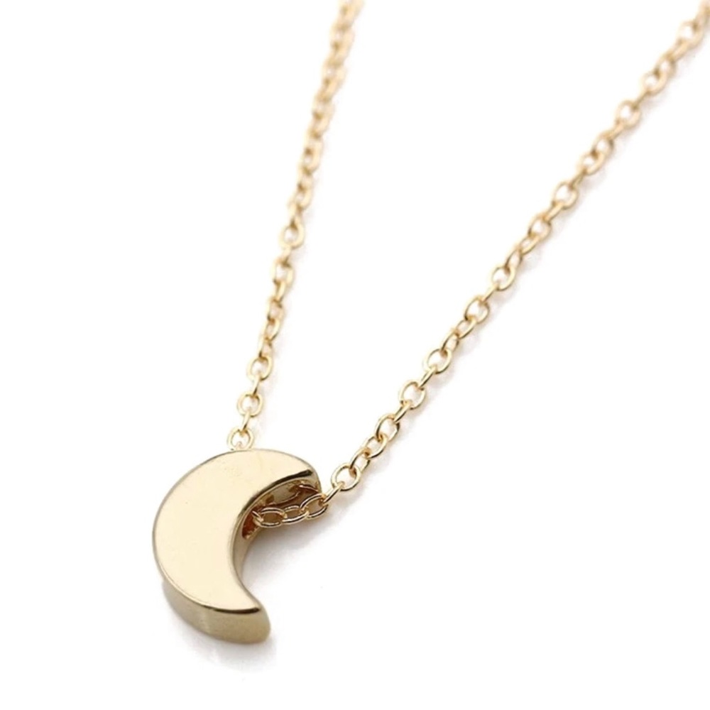 💥3/$15💥 Moon charm necklace